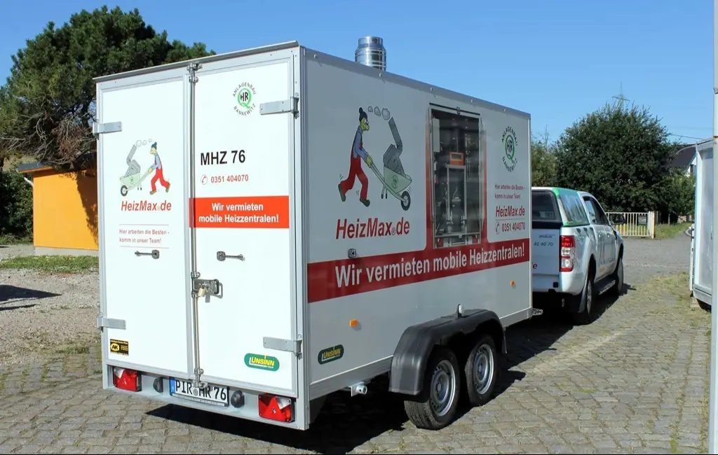 Heizanhänger unterwegs